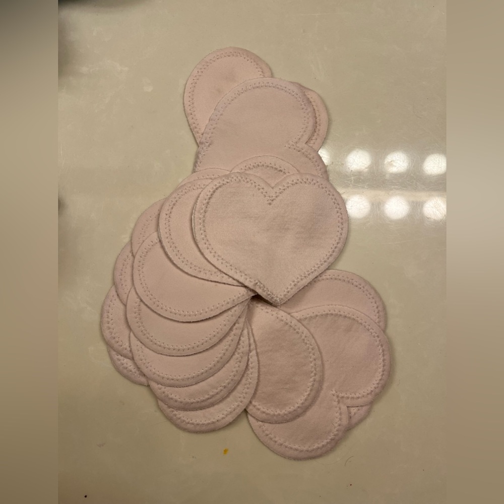 6 pairs of bamboobies washable nursing pads. Softest!